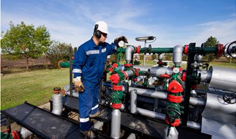 gas-pipeline-operators-and-maintenance-workers-istock-453696453