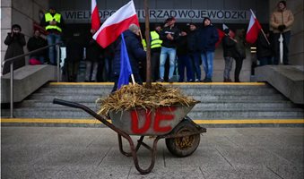 polish-farmers-block-roads-ukraine-border-in-nationwide-protest