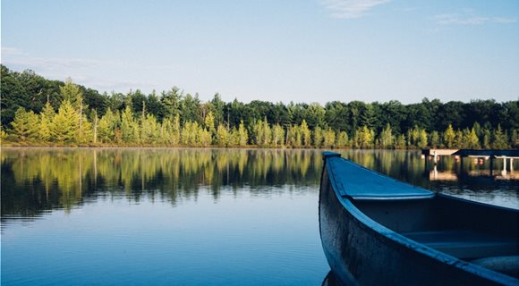 aaron-burden-ufFIweqSPd4-unsplash