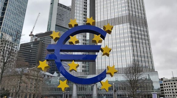 businessdaily-euro-ecb-ekt_2