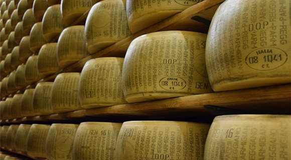 parmigiano-reggiano-1574185_640