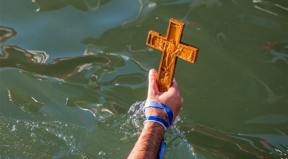 Συμβουλες-για-οσους-θελουν-να-πιασουν-τον-Σταυρο-τα-Θεοφανια