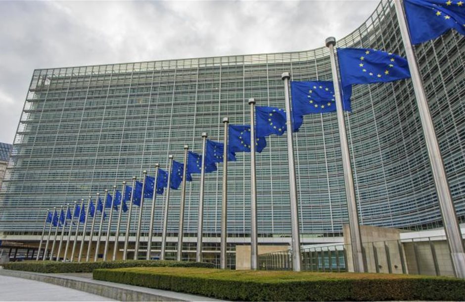 EU_flags_in_front_of_the_European_Commission_building