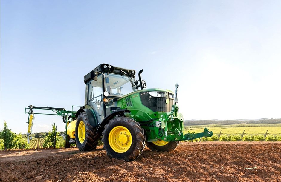 More-comfort-and-power-for-John-Deere-5G-Series-specialty-tractors_2