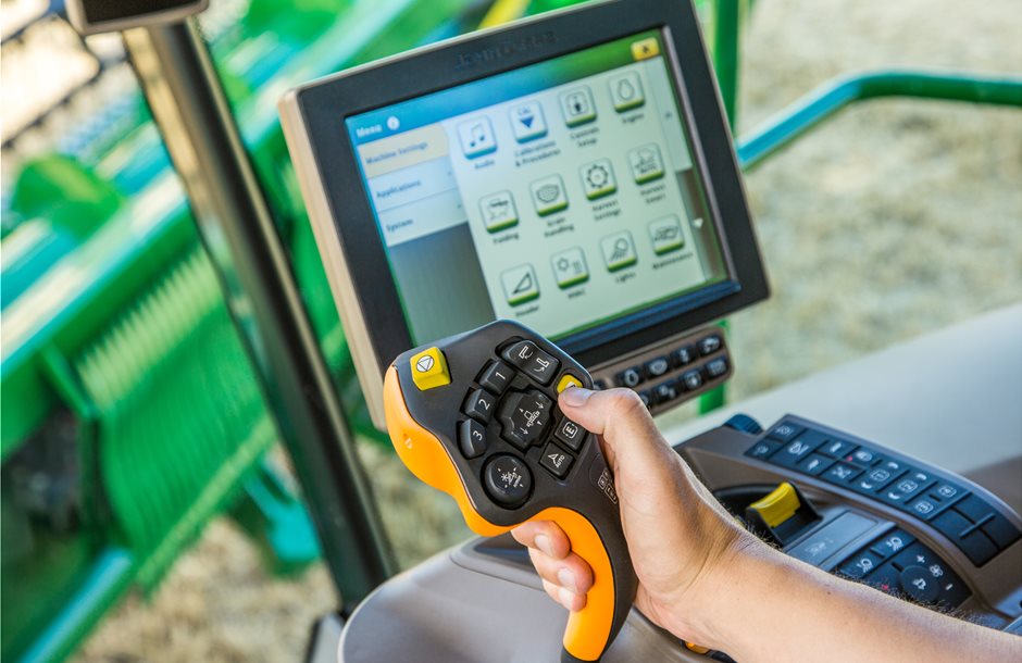 New-John-Deere-S700-Series-combines_CommandPRO-GreenStar-4600-display
