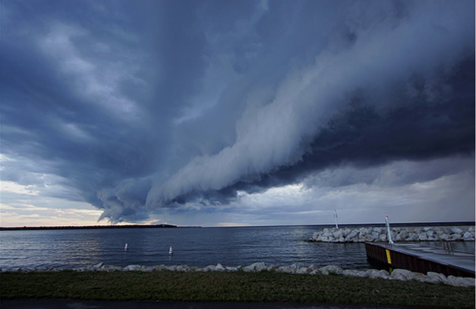 Thunderstorm_Front_over_Lake_Michigan