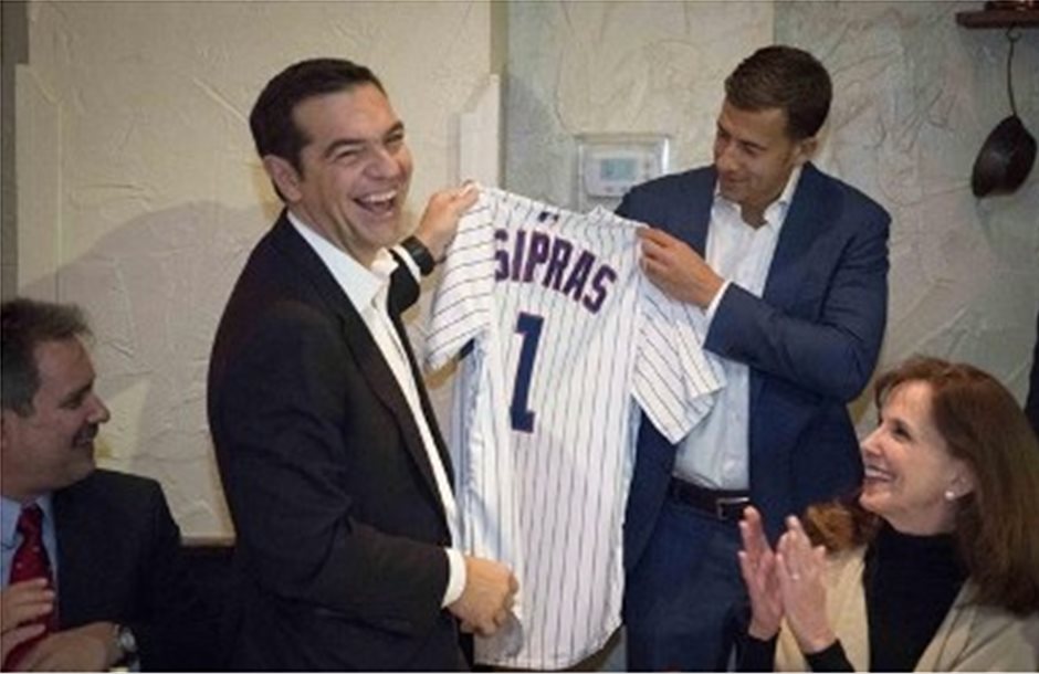Στον Τσίπρα η φανέλα των Chicago Cubs με το όνομά του