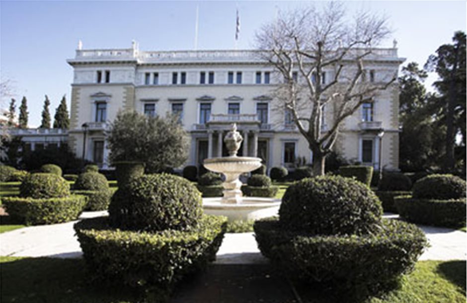 Άτυπο συμβούλιο αρχηγών στη δεξίωση στον κήπο του προεδρικού Μεγάρου
