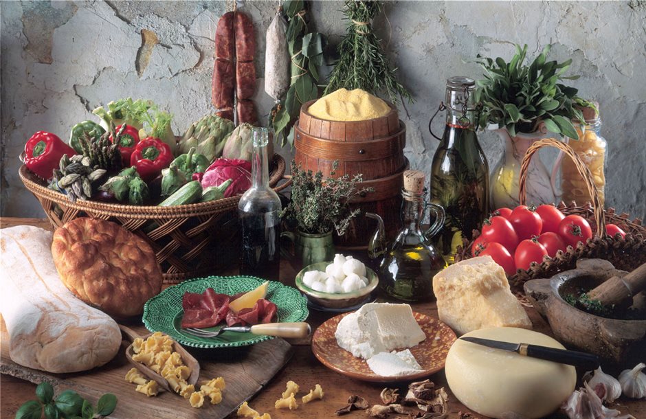 Ιστορία 100 χρόνων της Ελληνικής Αγοράς Τροφίμων και Ποτών
