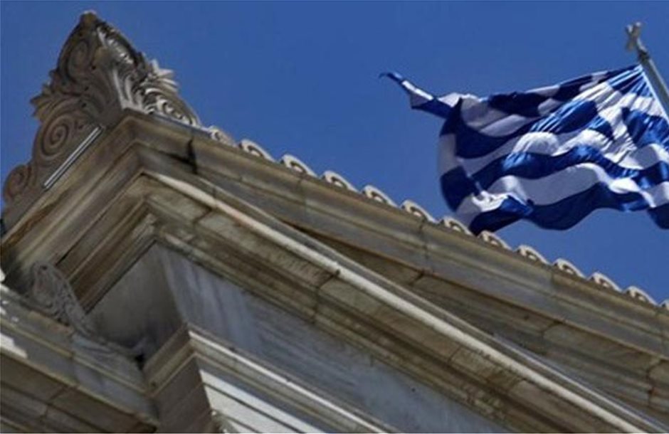 Yπερπλέονασμα για την Ελλάδα το 2017 λόγω ασφαλιστικών εισφορών
