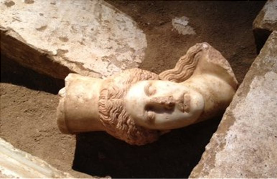 Αποκαλύφθηκε το κεφάλι της σφίγγας στην Αμφίπολη