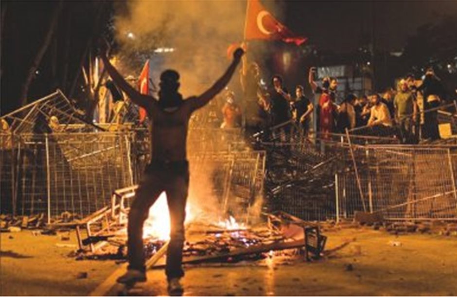 Λαϊκή αναταραχή και αιματηρά επεισόδια στην Τουρκία 