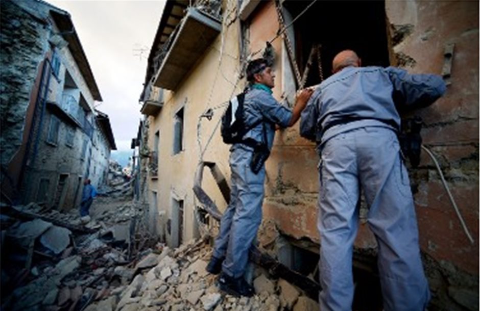 Αυξάνεται συνέχως ο αριθμός των νεκρών από το φονικό σεισμό στην Ιταλία 