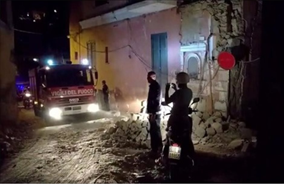 Φονικός σεισμός στην Ιταλία, συνεχίζονται οι επιχειρήσεις
