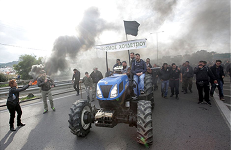 Φορτώνουν οι αγρότες της Κρήτης, φωτιές τους άναψε πάλι ο Πολάκης