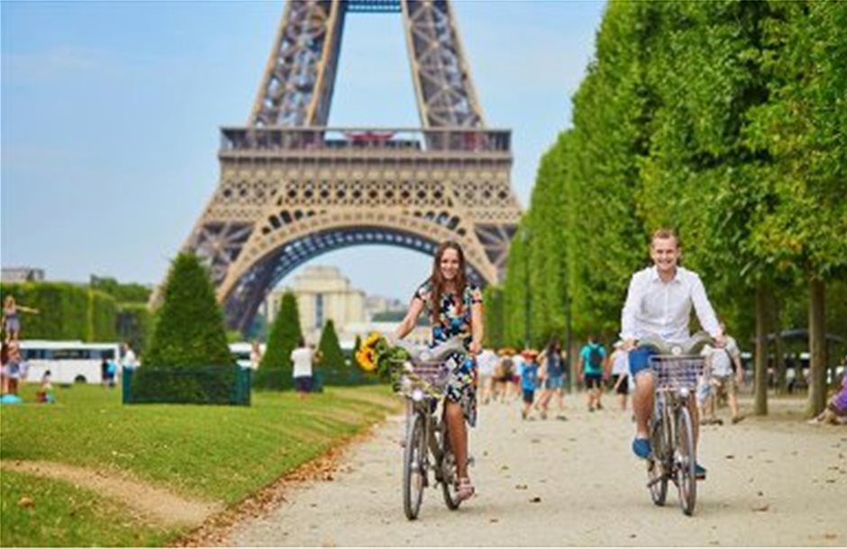 Το πρώτο τμήμα λεωφόρου αποκλειστικά για ποδήλατα εγκαινιάστηκε στο Παρίσι