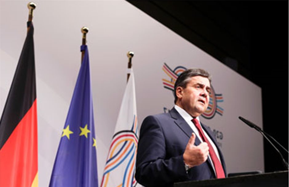 Γκάμπριελ: Να κάνουμε το παν για να παραμείνει η Ελλάδα στην ευρωζώνη
