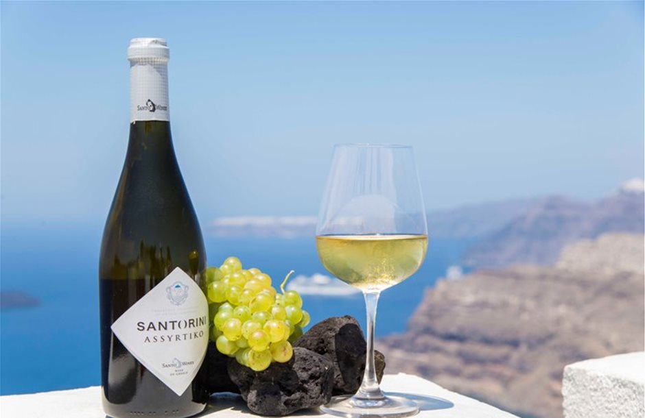 Το «ηφαιστειακό» κρασί της Σαντορίνης πρώτο στη λίστα του Bloomberg