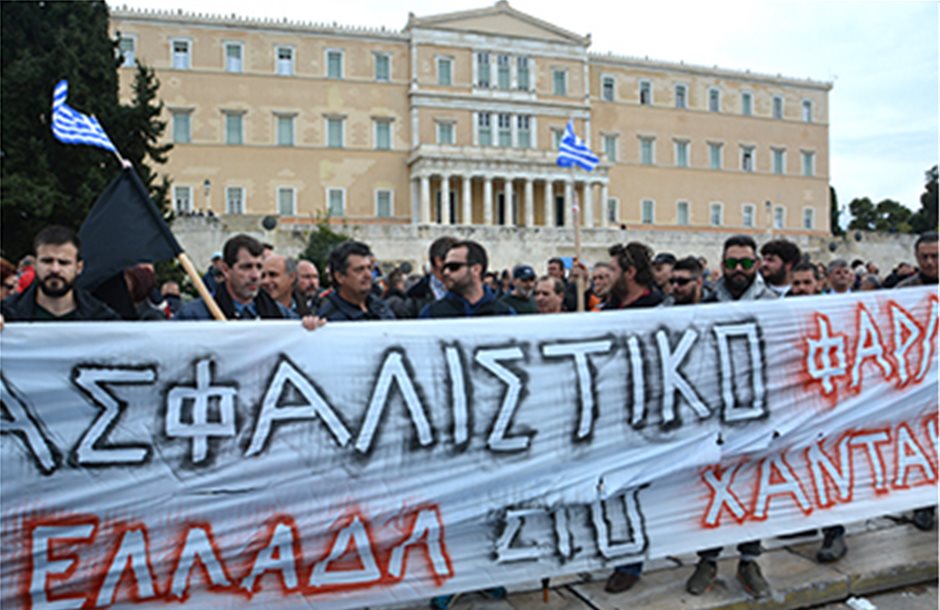 Πάνω από 30.000 διαδηλωτές στο κέντρο της Αθήνας