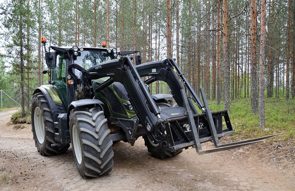 Valtra_smart_glass_site