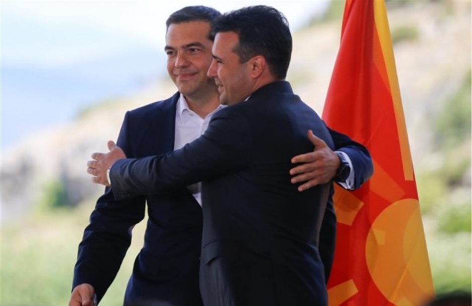 Σε κινούμενη άμμο το πολιτικό σκηνικό από τη συμφωνία με τα Σκόπια